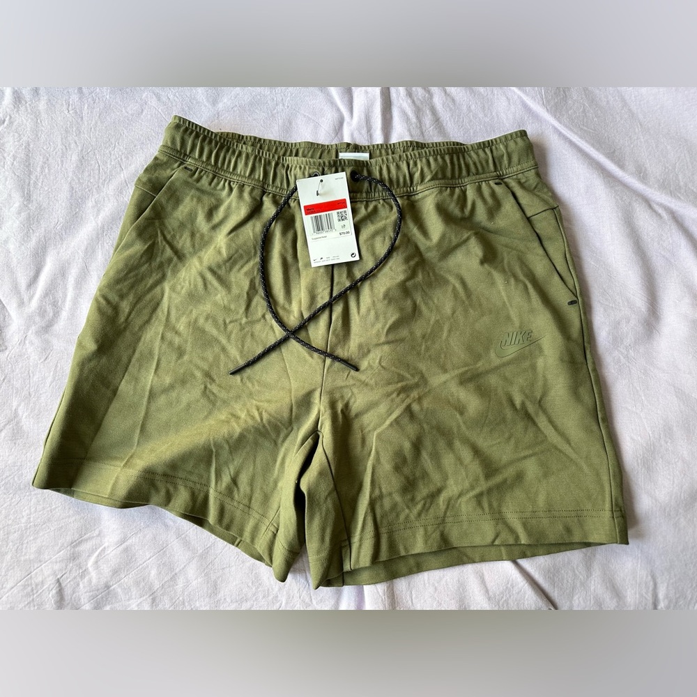 NWT NIKE SPORTSWEAR TECH FLEECE LIGHTWEIGHT SHORTS Olive - Picture 8 of 10
